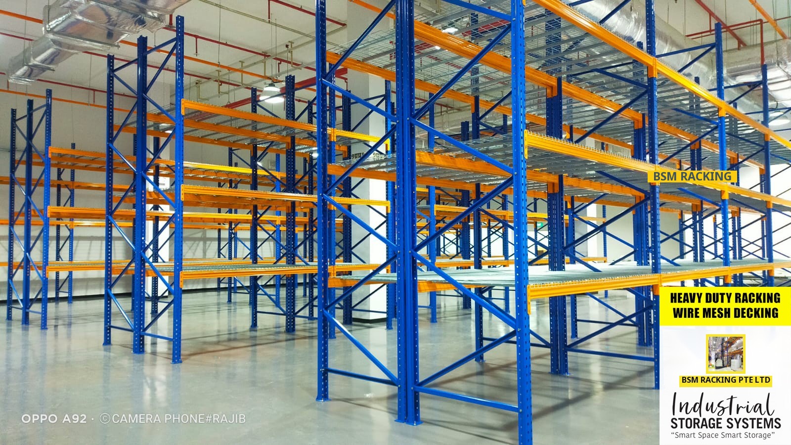 Heavy-duty warehouse racking beam and upright arrangement