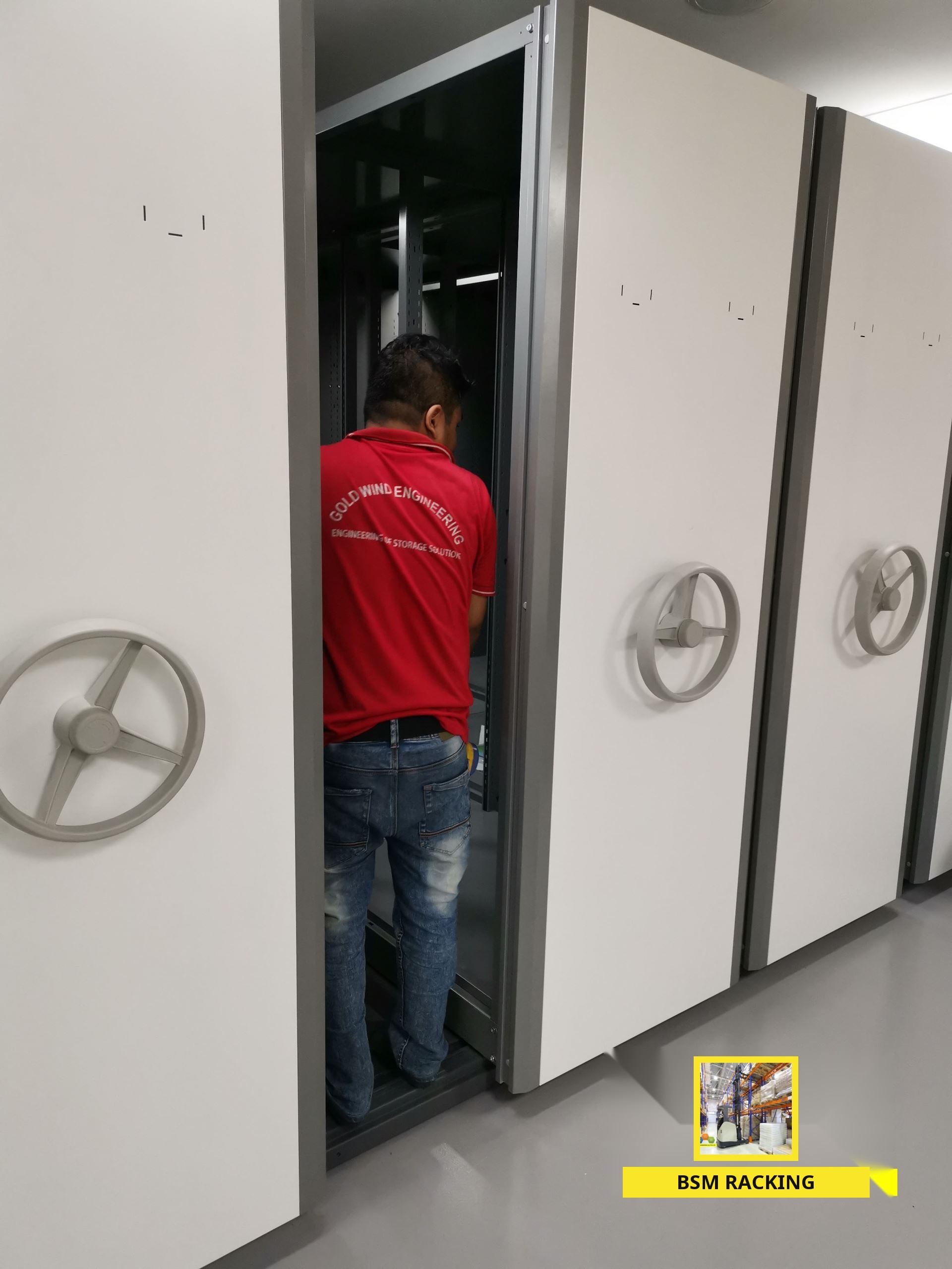 Mobile Compactor mechanical cabinet storage arrangement, project view 4
