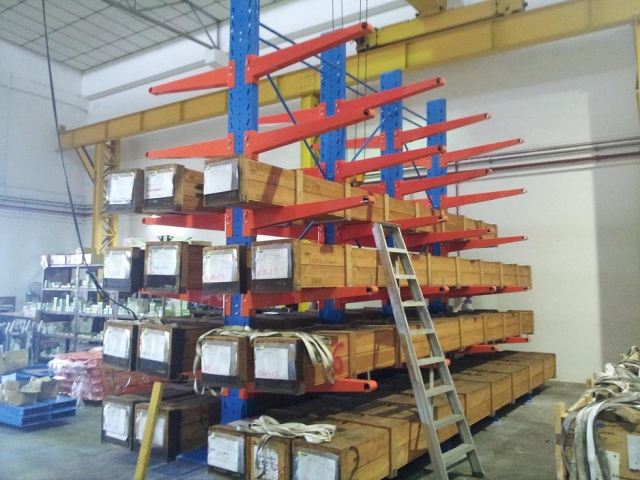 Cantilever rack structure for lengthy materials