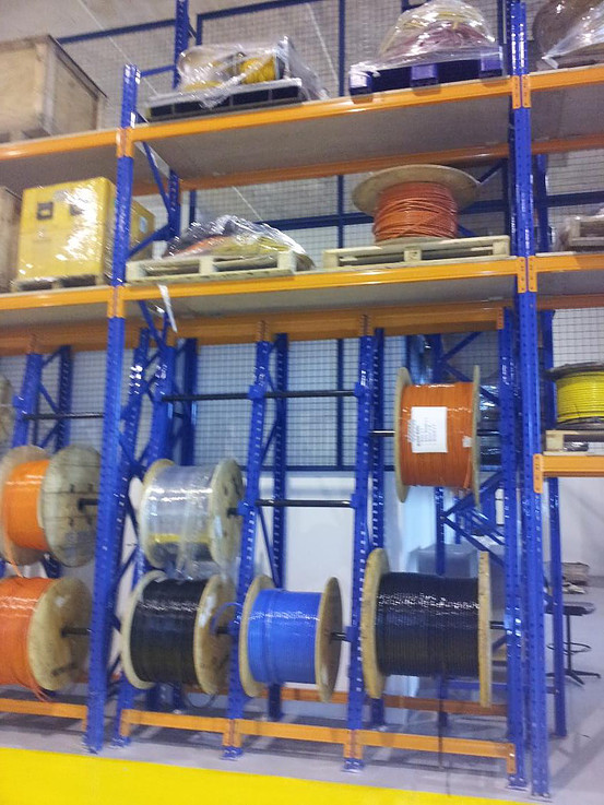 Heavy cable racking storage arrangement