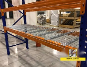 Warehouse pallet racking system configuration