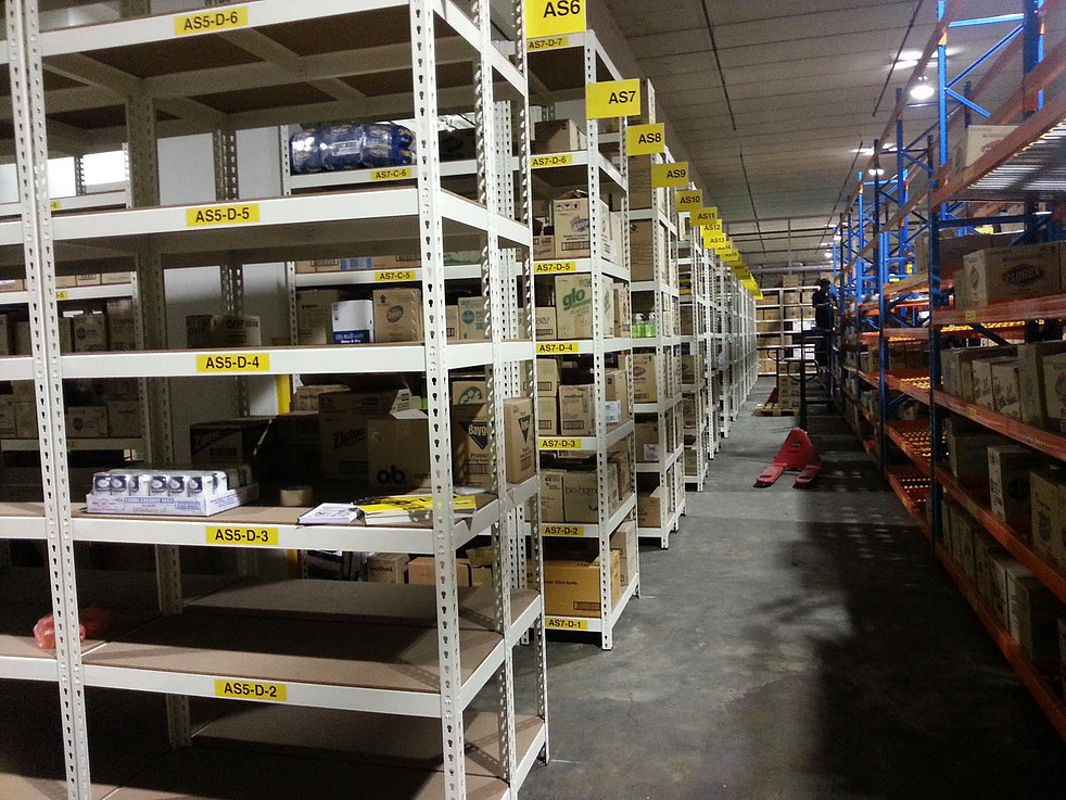 Industrial boltless shelving storage configuration