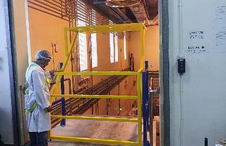 Safety Pallet Gate arrangement for edge protection