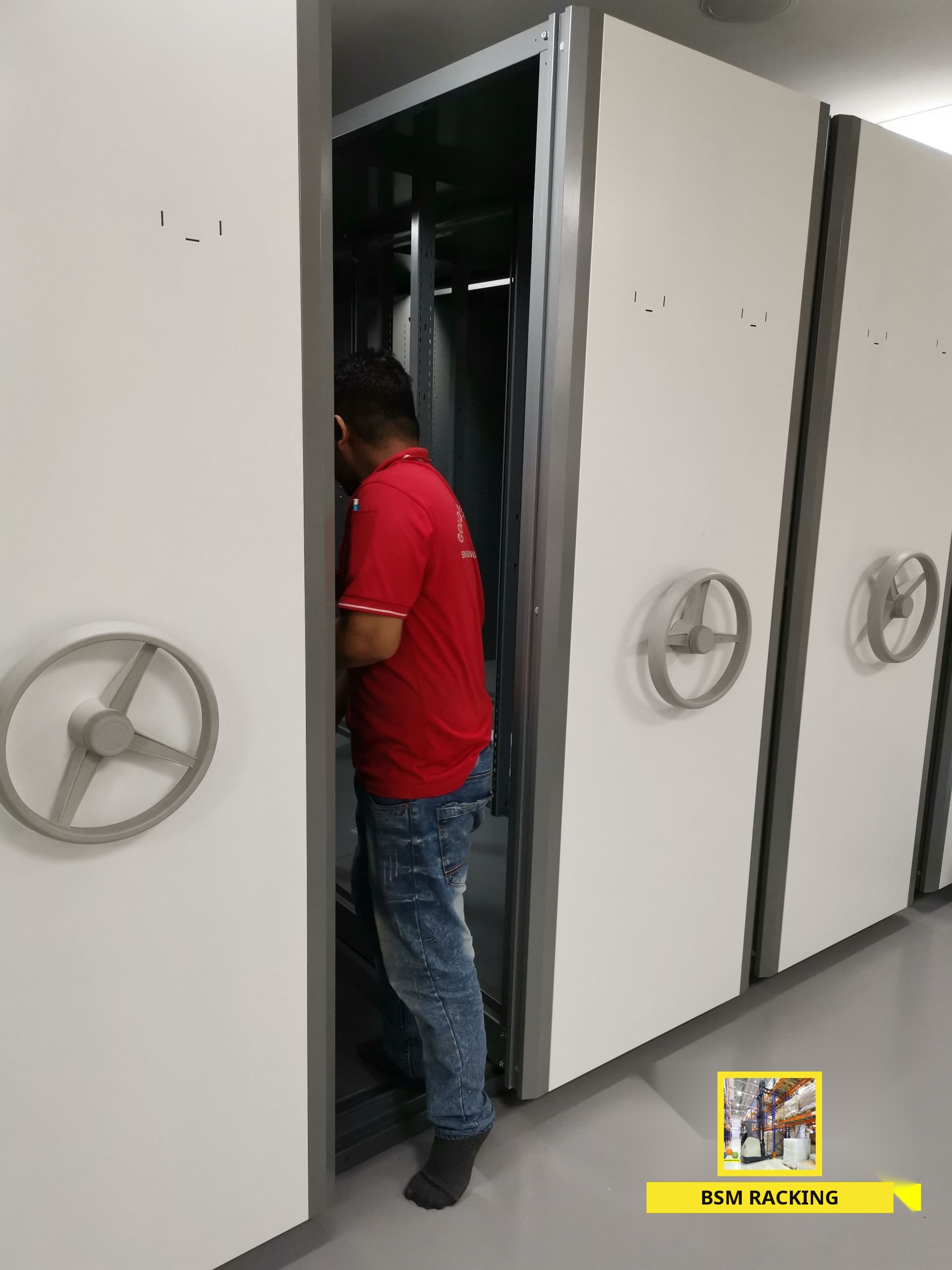 Mobile Compactor mechanical cabinet storage arrangement, project view 5