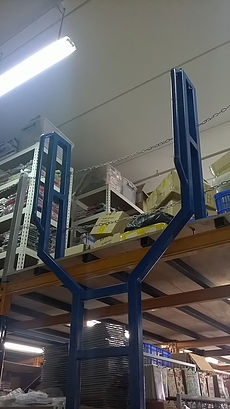 Cat Ladder access arrangement with side handles